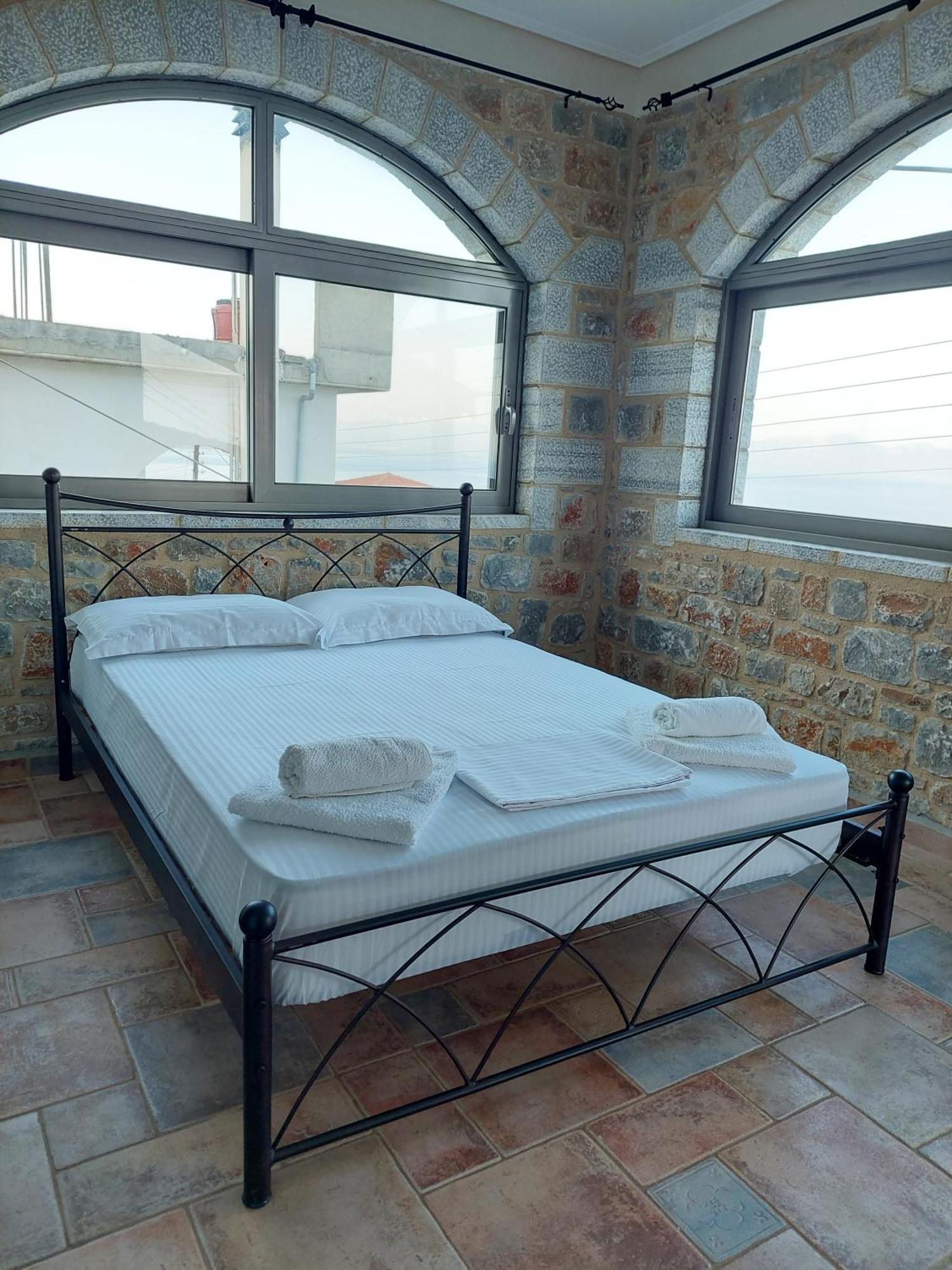 Golden Sunrise Apartment Gythio Ngoại thất bức ảnh