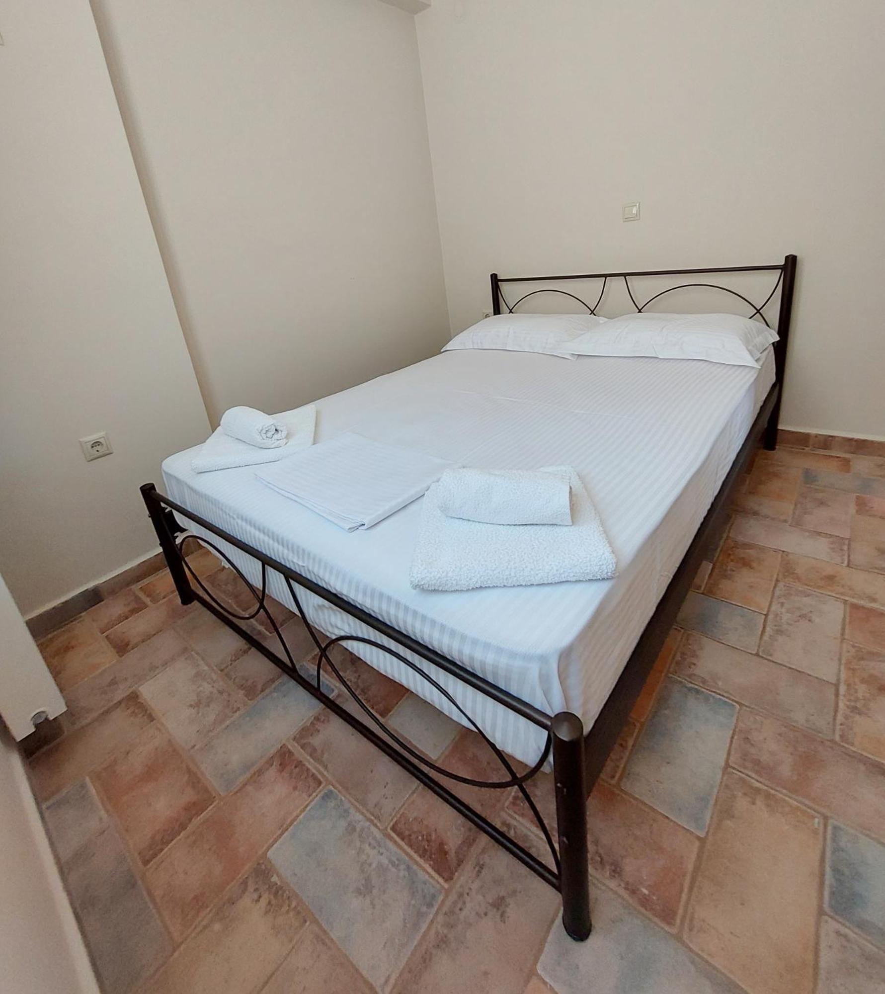 Golden Sunrise Apartment Gythio Phòng bức ảnh